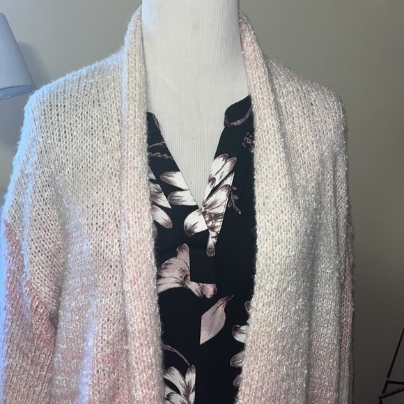 Light pink and off-white super cozy, soft and comfy sweater duster, new, one sz - Picture 2 of 10